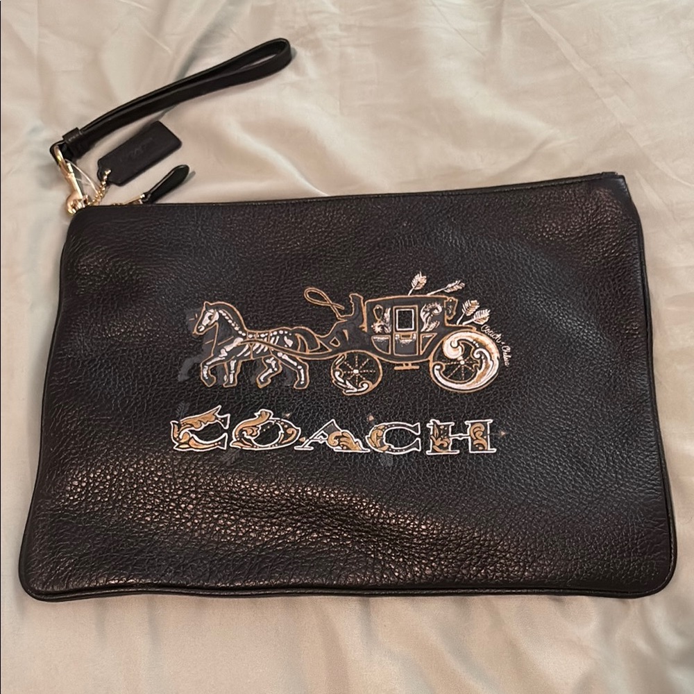 Coach Large Wristlet 30 With Chelsea Animation (Limited Edition)